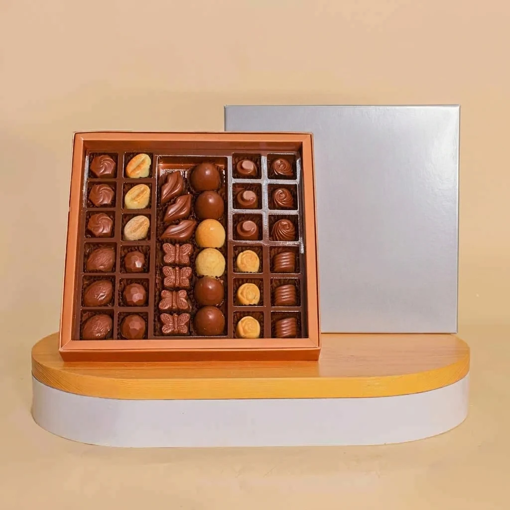 شوكولاتة فويلا البلجيكية ومزهرية 25 وردة بيضاء
