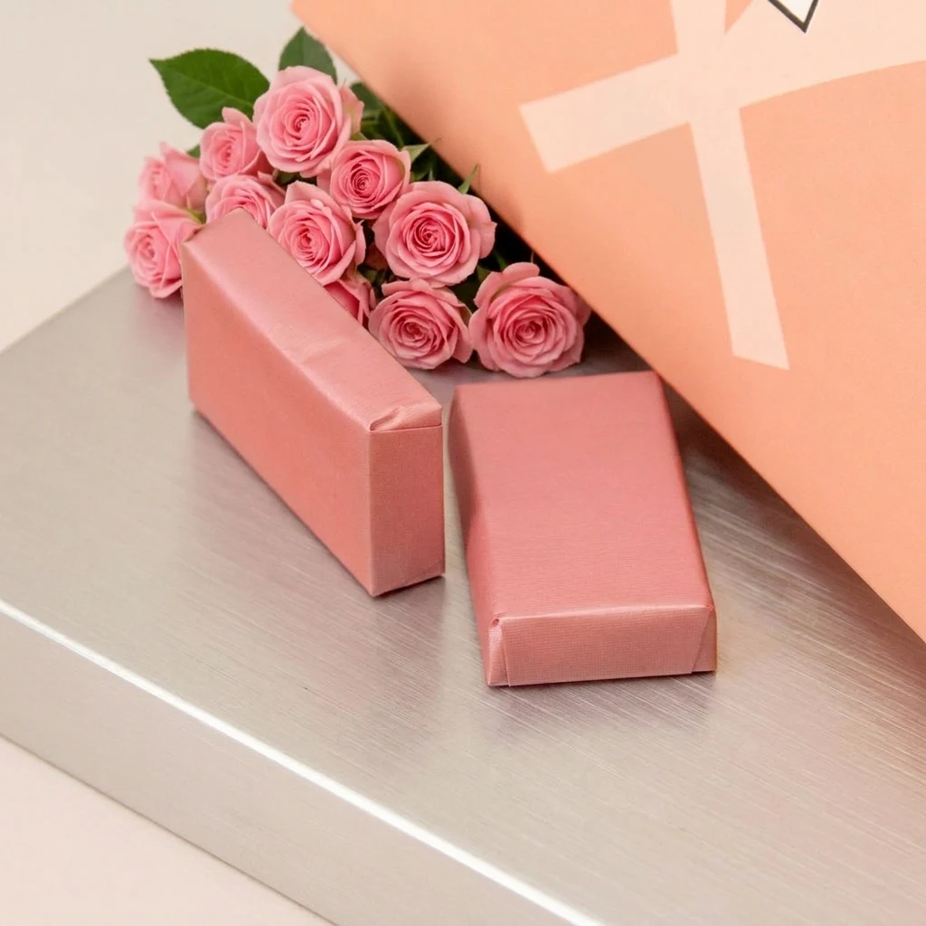 شوكولاتة Mini Mellow من باشيونيل مع بوكية 15 وردة وردية