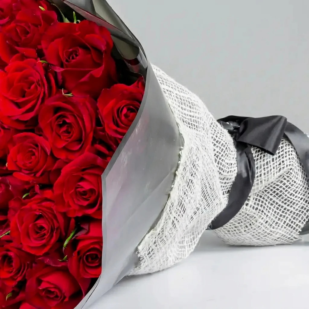 باقة يد فاخرة – ورود حمراء