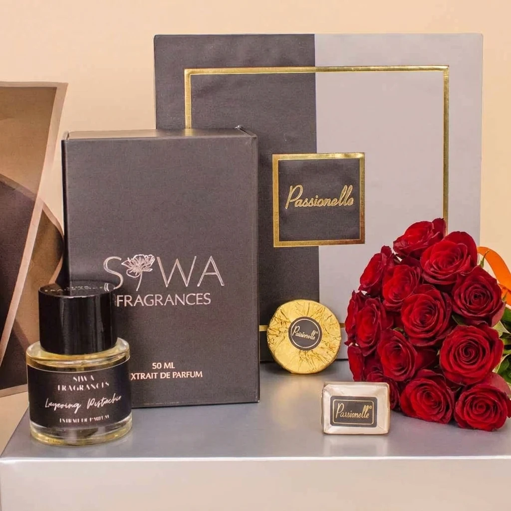 لبة شوكولاتة باشيونيل بريميوم مع 15 وردة حمراء وعطر سيوة لايرينج بيستاشيو 50 مل