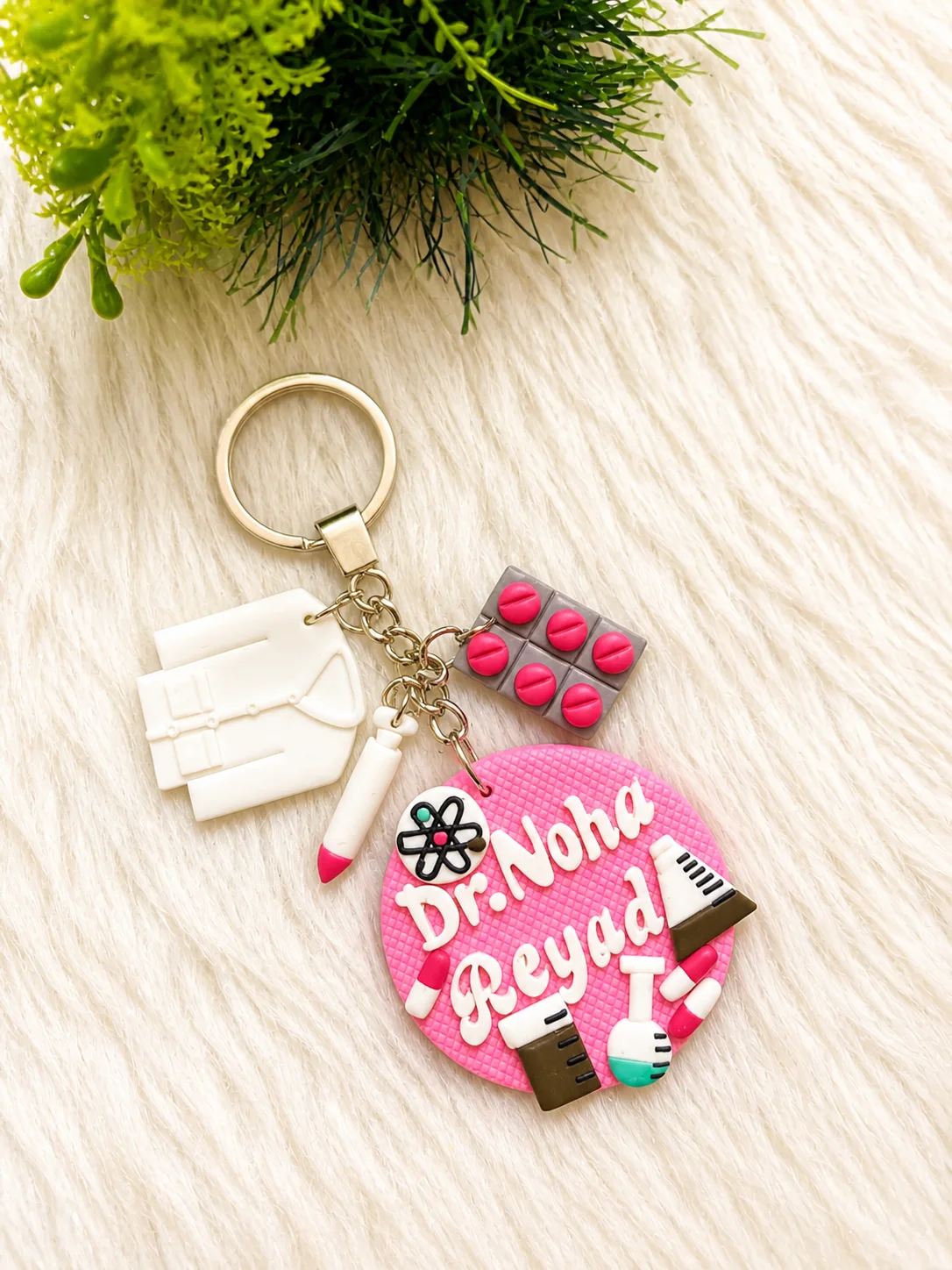 ميدالية اسم وردية - هاند ميد